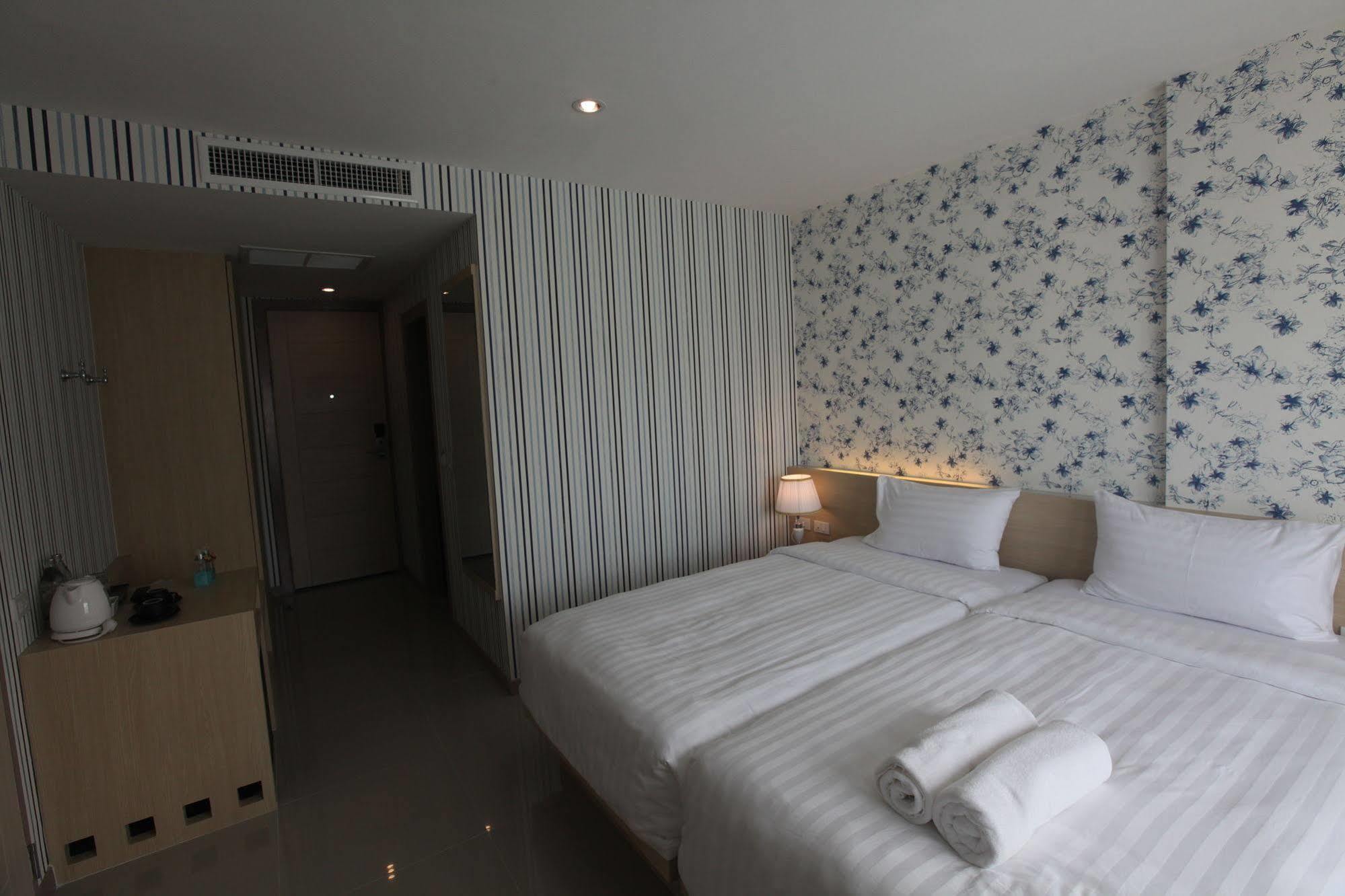 Ocean And Ole Patong Hotel Esterno foto